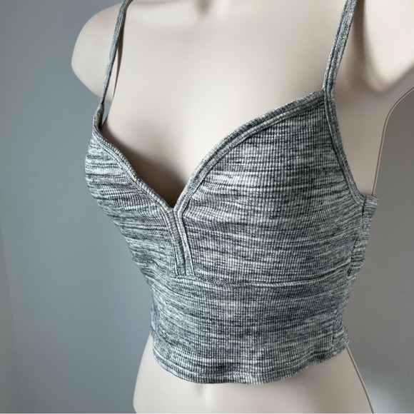 Hollister Cropped Tank Gray Size Small Ribbed Knit Crop Tank Top - Picture 3 of 7